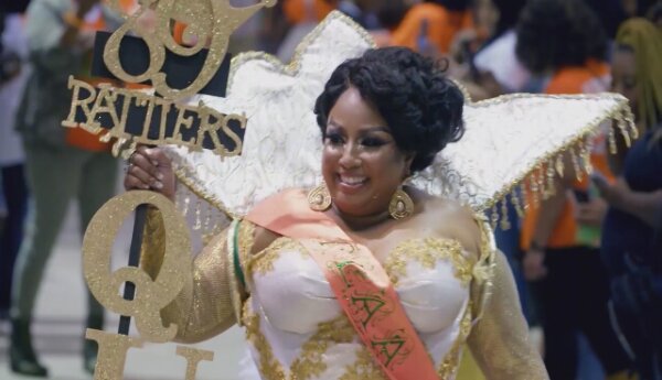 Przemiana w stylu drag queen: Królowa zjazdu absolwentów