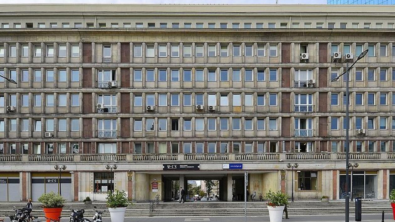 Agenci CBA weszli do siedziby KNF. W tle duży projekt informatyzacji